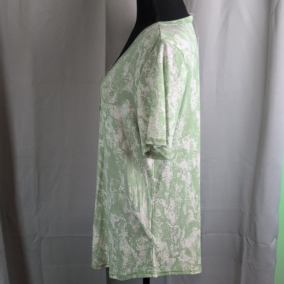 LuLaRoe Green and White Relaxed Short Sleeve Blouse - Picture 3 of 7